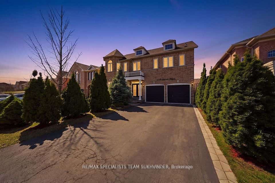 7148 Lowville Heights, Mississauga, ON L5N 8E6