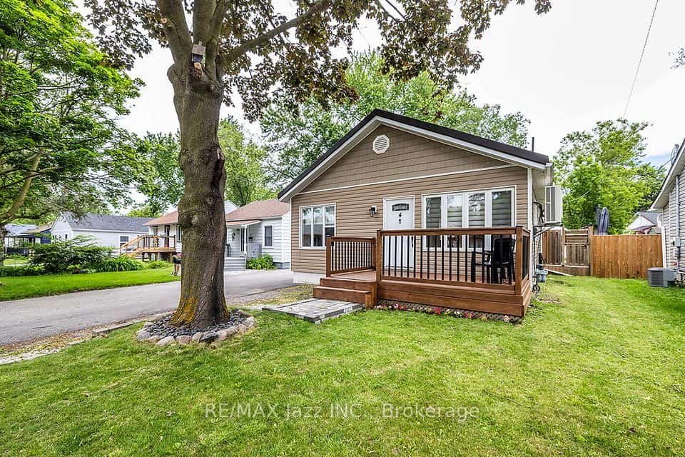 4 Maple Street, Ajax, ON L1S 1V6