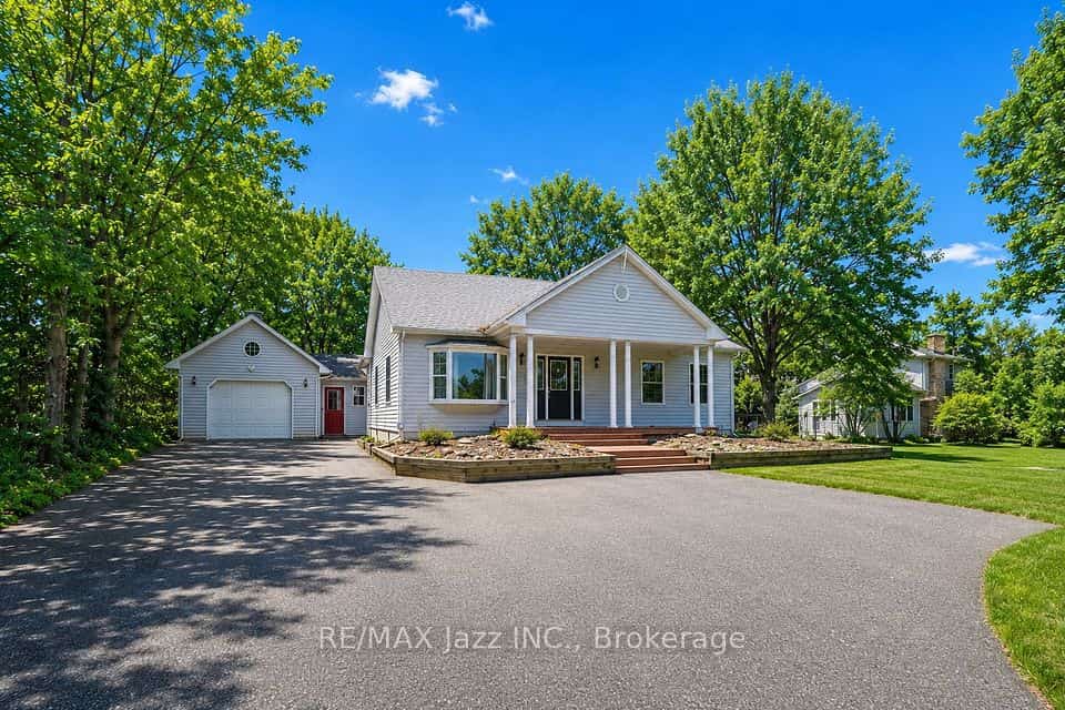 1086 Somerville Street, Oshawa, ON L1G 4K5
