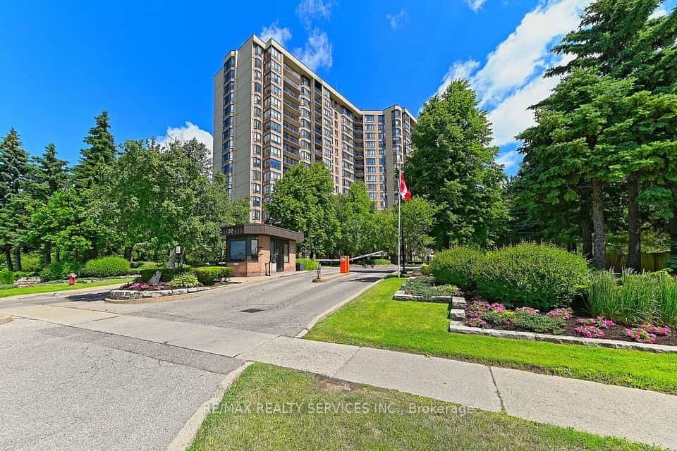 20 Cherrytree Drive #905, Brampton, ON L6Y 3V1