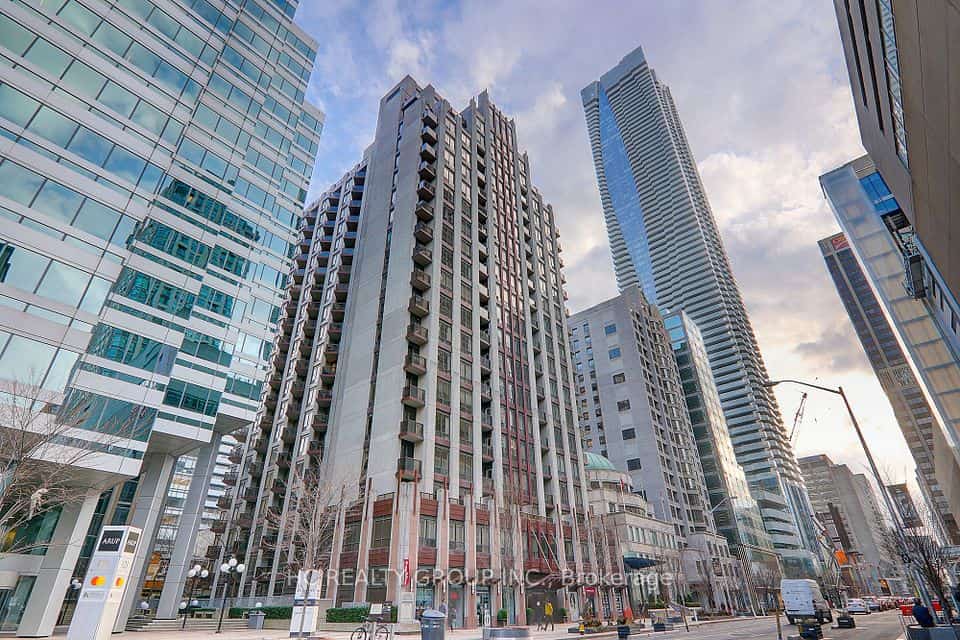 85 Bloor Street E #412, Toronto, ON M4W 3Y1