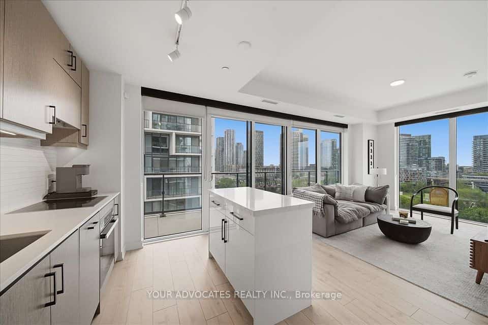 9 Tecumseth Street #902, Toronto, ON M5G 3V4
