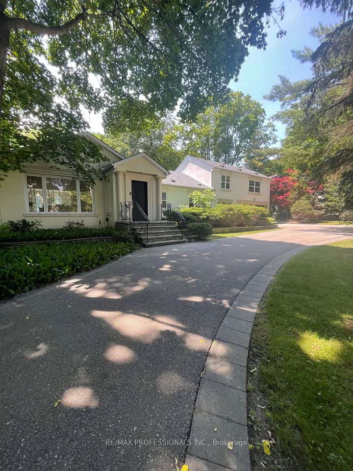 560 Meadow Wood Road, Mississauga, ON L5J 2S3