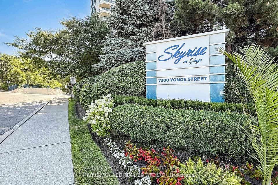 7300 Yonge Street #311, Vaughan, ON L4J 7Y5