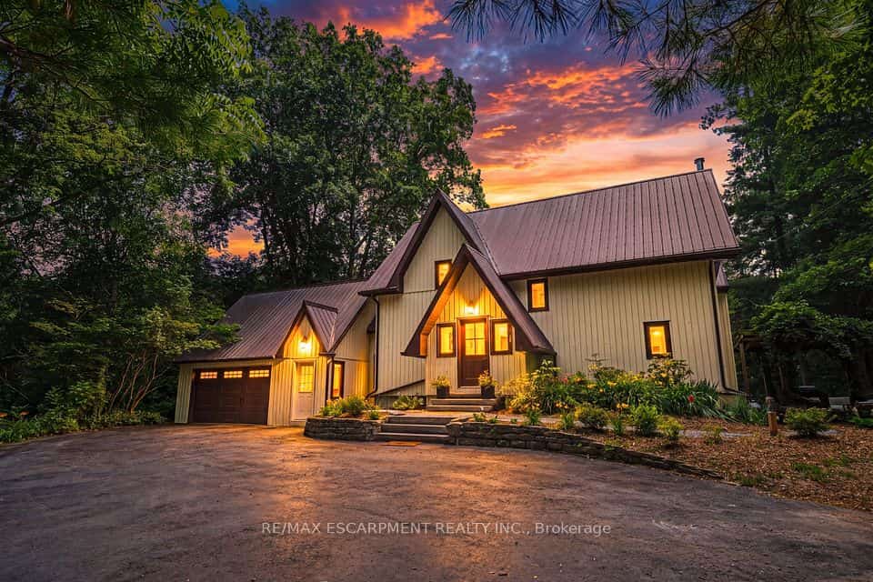 1548 Mineral Springs Road, Hamilton, ON L9H 5E3
