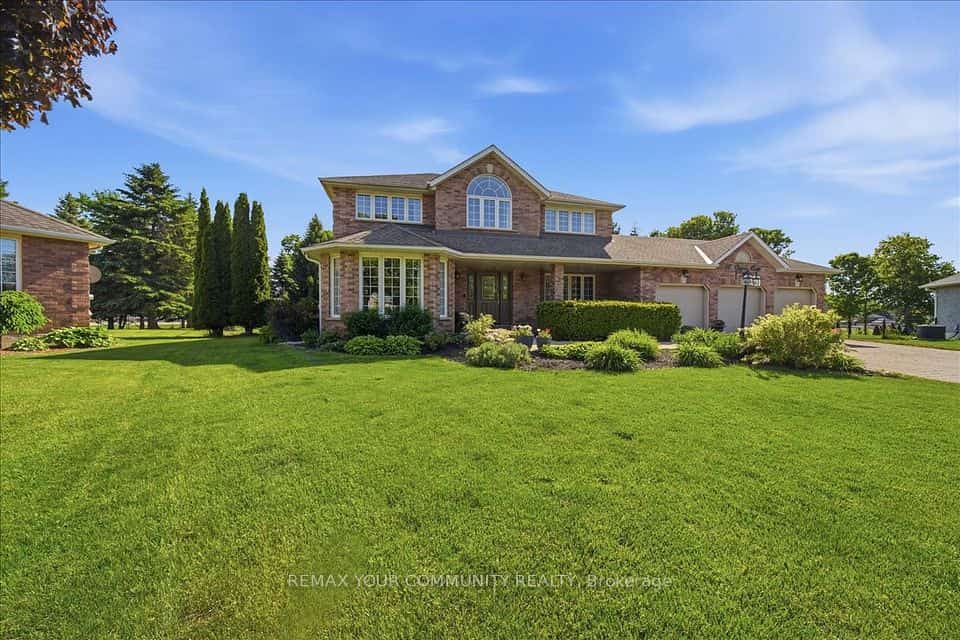 14 Oxford Court, East Gwillimbury, ON L0G 1V0