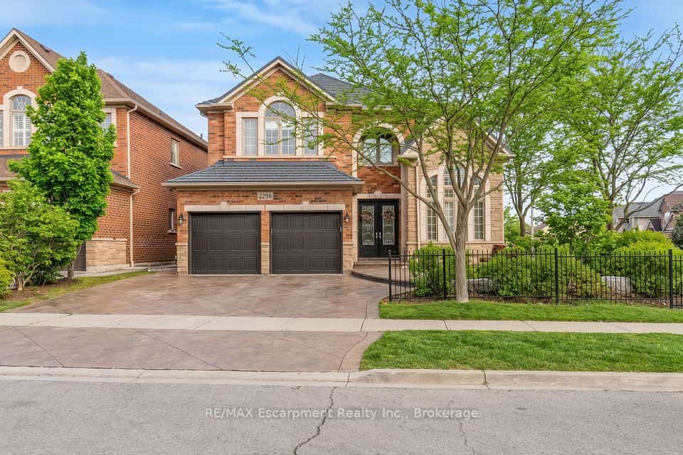 2298 Salcome Drive, Oakville, ON L6H 7N2