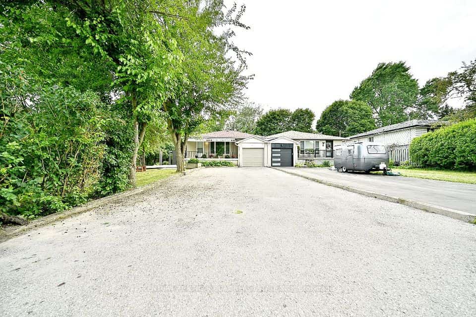 2 Robinson Street, Markham, ON L3P 1N4