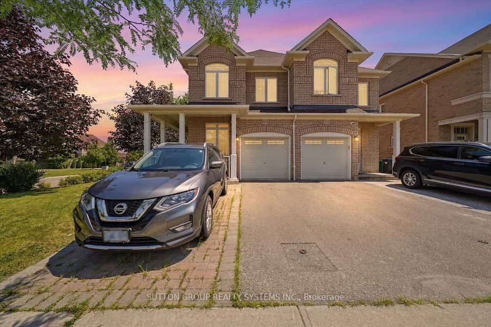 3348 Sunlight Street, Mississauga, ON L5M 0G8