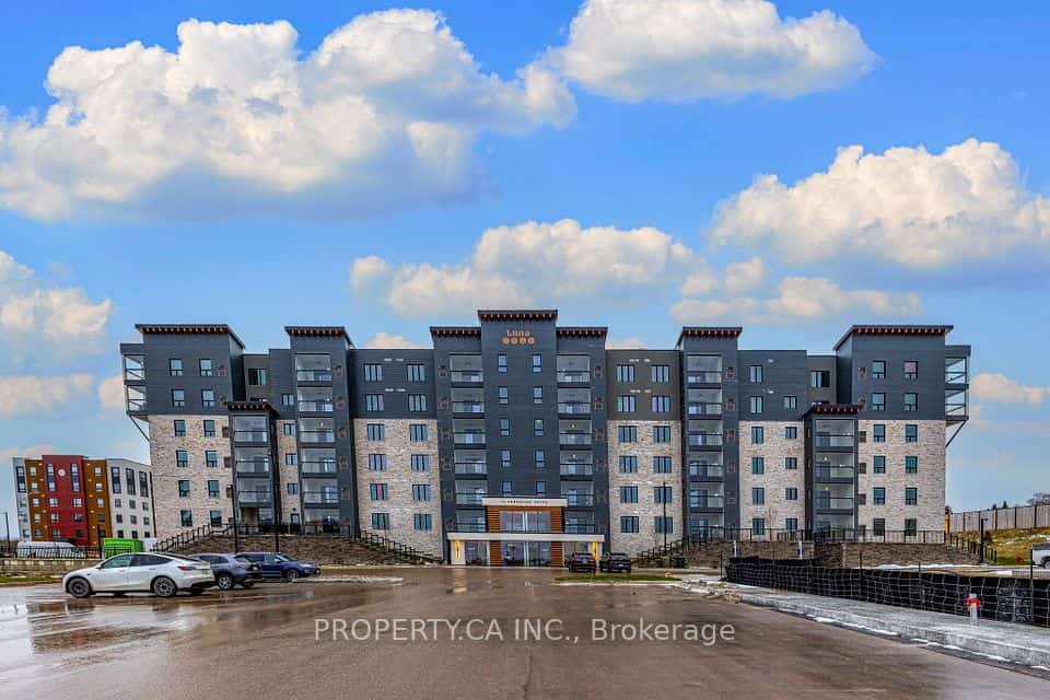 15 Kneeshaw Drive #205, Barrie, ON L9J 0J8