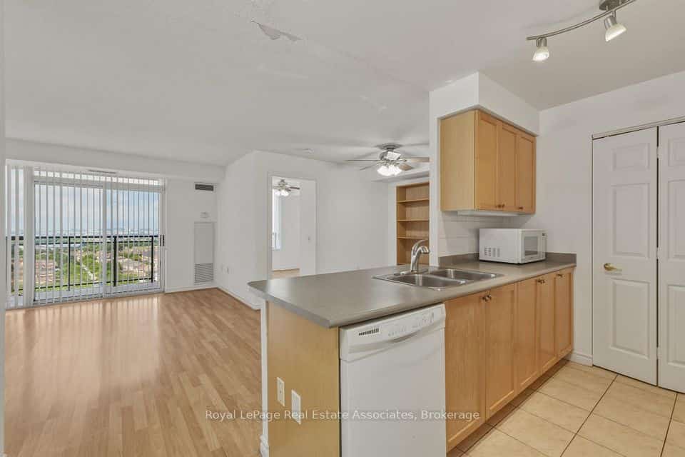 55 Strathaven Drive #1202, Mississauga, ON L5R 4G9