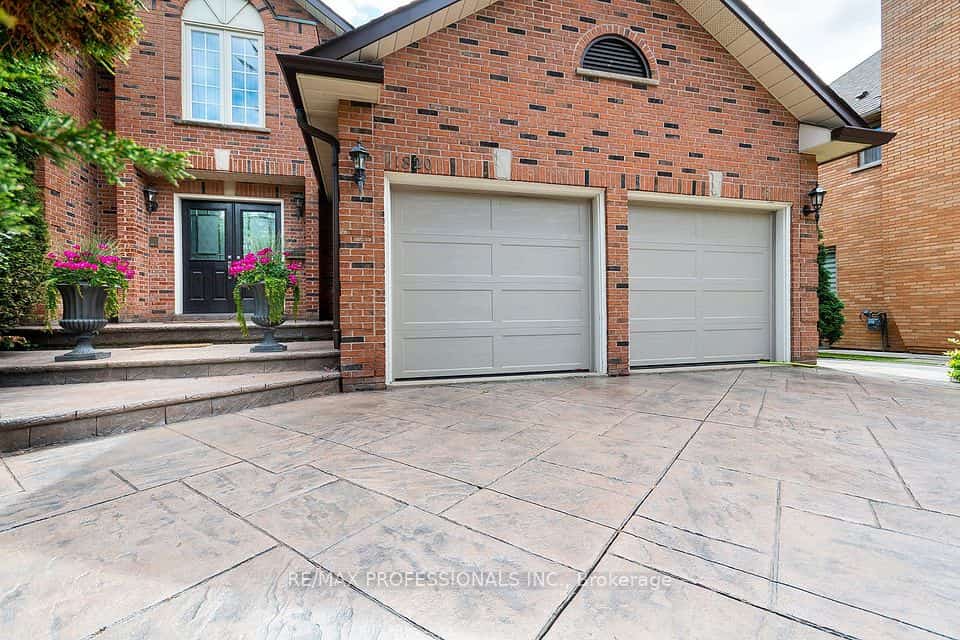 1820 Shady Creek Court, Mississauga, ON L5L 3W2