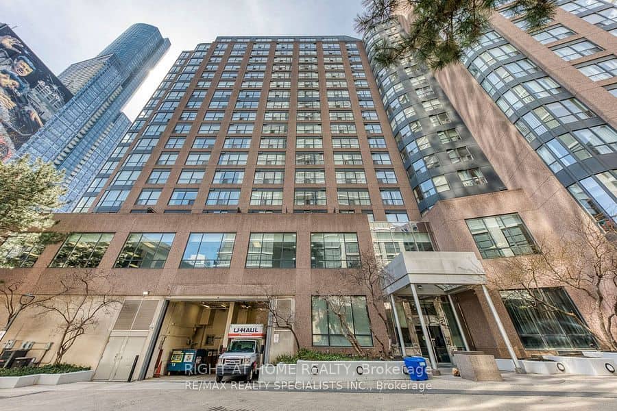 7 Carlton Street, Toronto