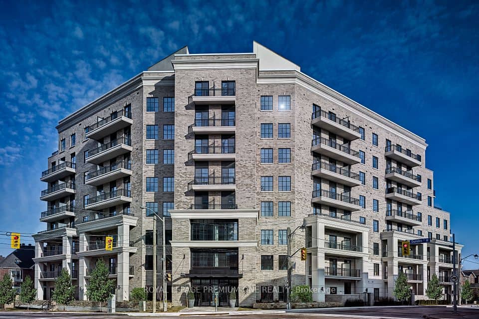 571 Prince Edward Drive N, Toronto