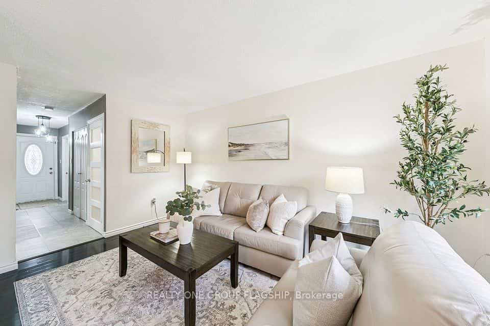 100 Quigley Road #137, Hamilton, ON L8K 6J1