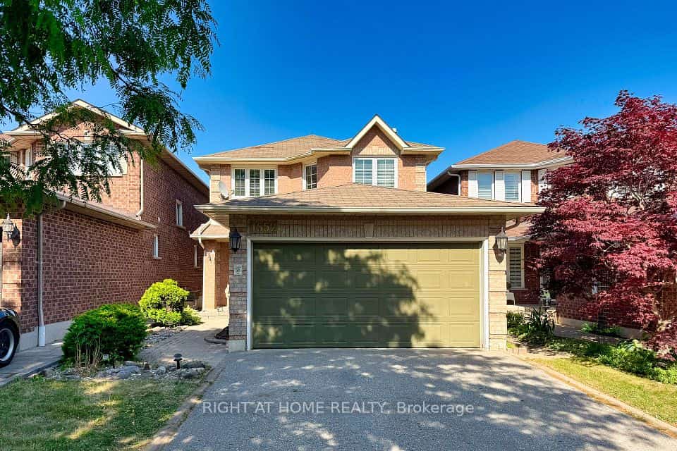 1552 Otonabee Drive, Pickering, ON L1V 6T6