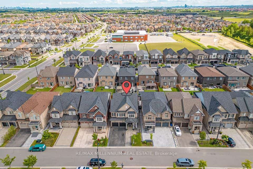 18 Boone Crescent, Vaughan, ON L4H 4V1