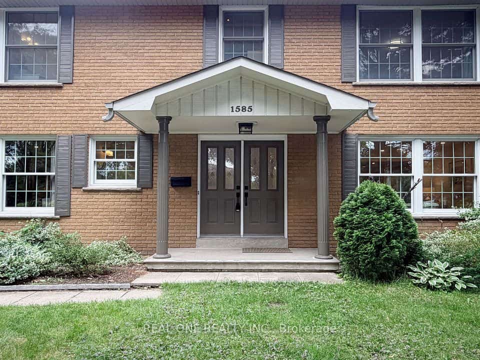 1585 Crombie Road, Mississauga, ON L5J 4J1