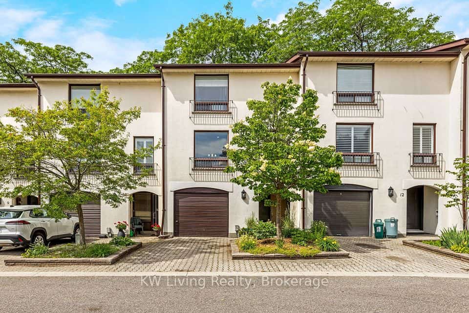 6679 Shelter Bay Road #11, Mississauga, ON L5N 2A2