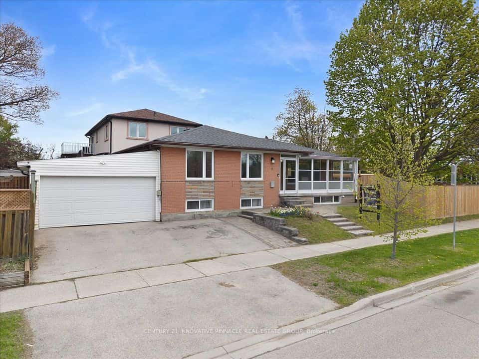 1 Judhaven Road, Toronto, ON M9V 2P1