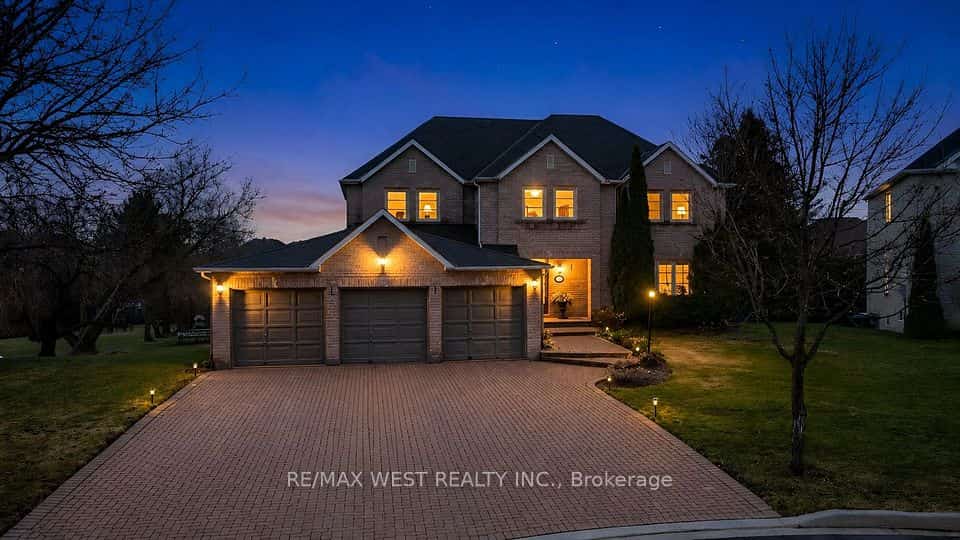 93 Fern Valley Crescent, Richmond Hill, ON L4E 2J6
