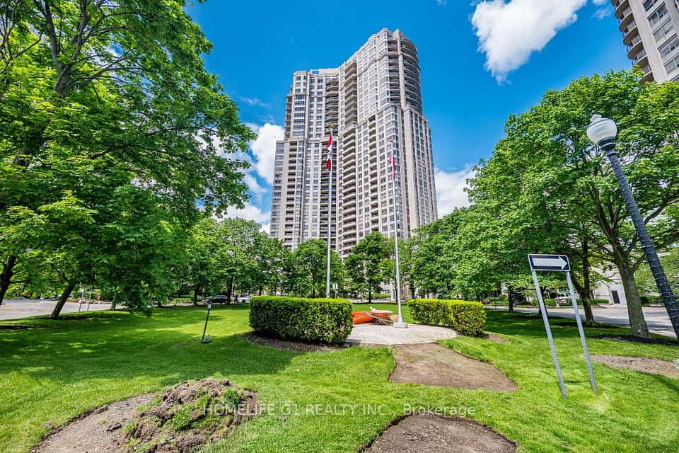 35 Kingsbridge Garden #3202, Mississauga, ON L5R 3Z5