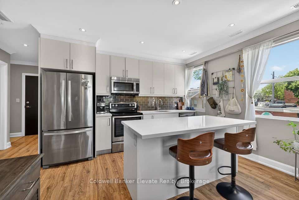 2 King Street W #205, Hamilton, ON L9H 6Z1