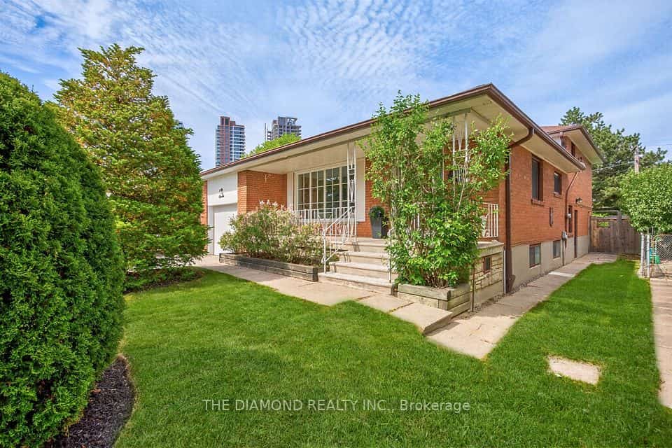 11 Swordbill Drive, Toronto, ON M9A 4V3