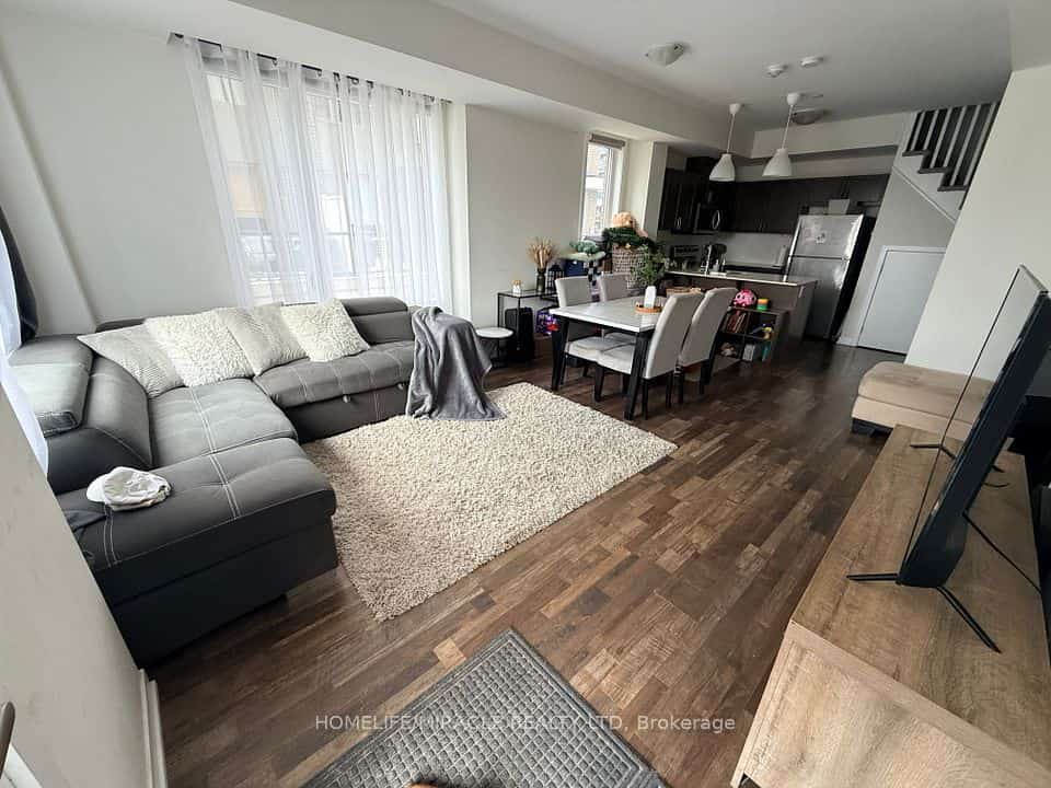 1460 Whites Road #323, Pickering, ON L1V 1R4