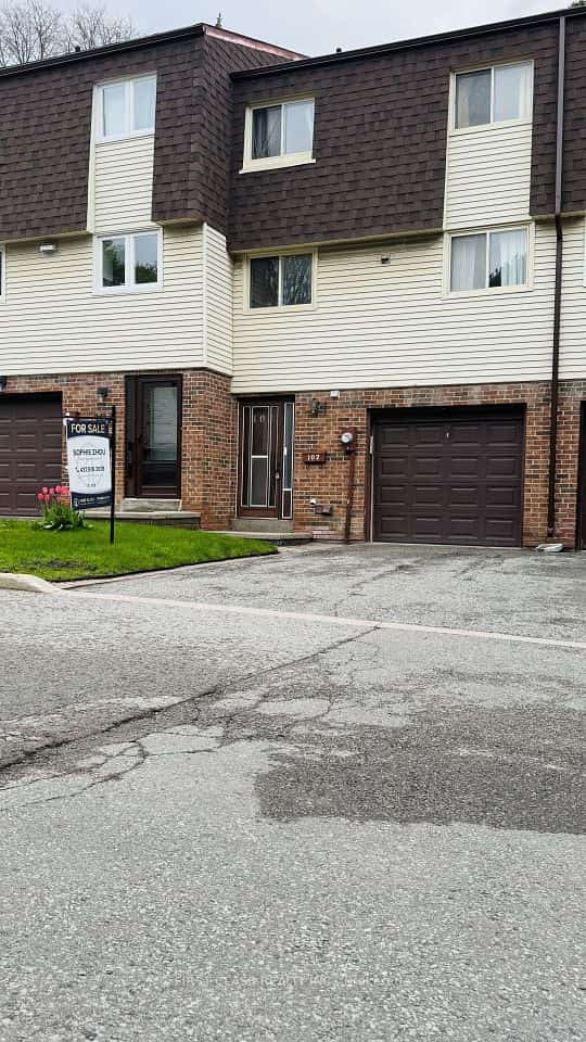 102 Jenny Wrenway Way, Toronto, ON M2H 2Z2