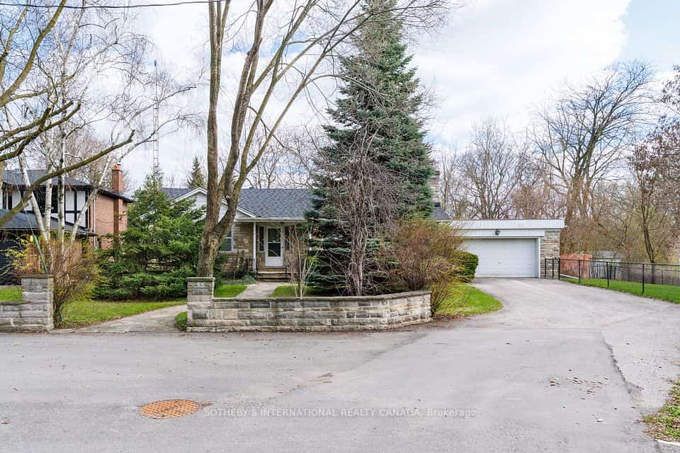 55 Van Dusen Boulevard, Toronto, ON M8Z 3E8