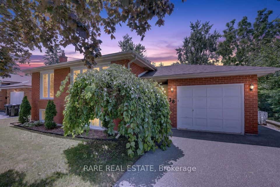 38 Lay Street, Barrie, ON L4M 4A7