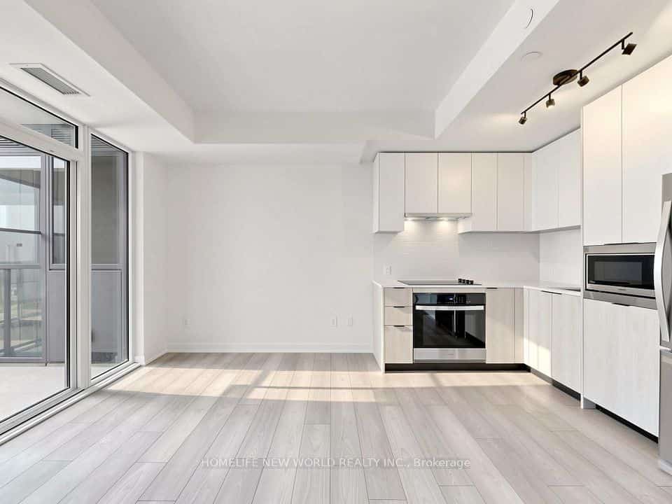 1007 The Queensway #819, Toronto, ON M8Z 0H4