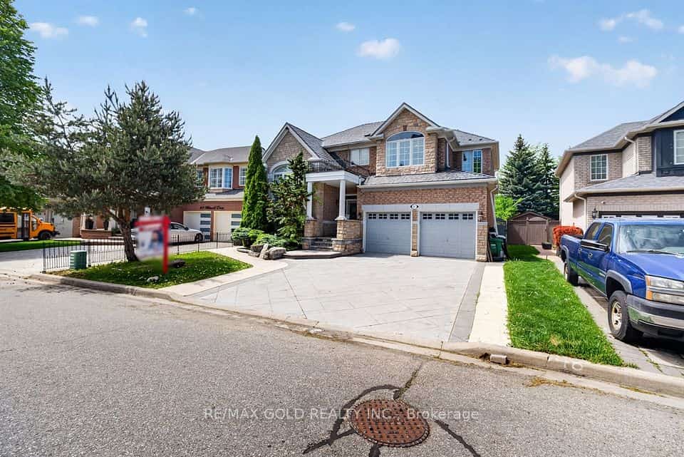 61 Whitwell Drive, Brampton, ON L6P 1E5