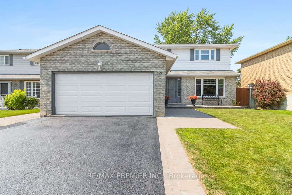 426 Maplegrove Avenue, Bradford West Gwillimbury, ON L3Z 2V4