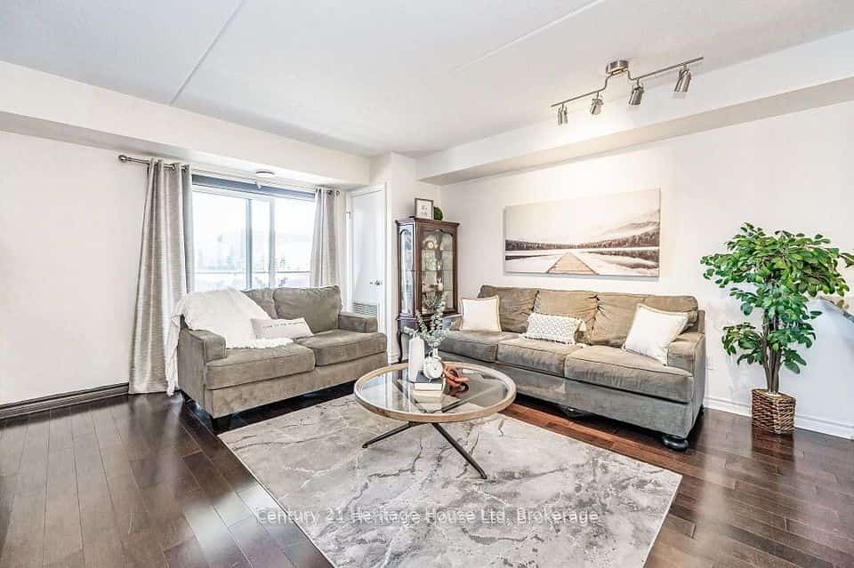 43 Goodwin Drive #212, Guelph, ON N1L 0E5