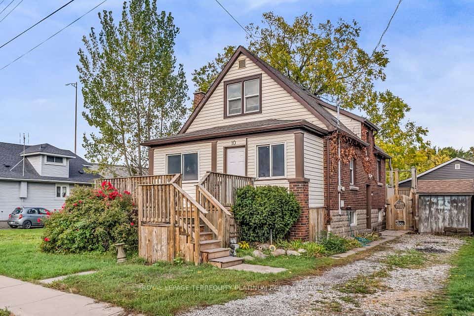 10 Locarno Avenue, Hamilton, ON L8H 7H3
