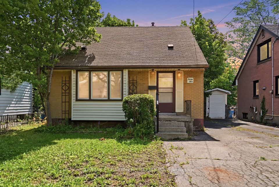 34 Eaton Place, Hamilton, ON L8H 1N7