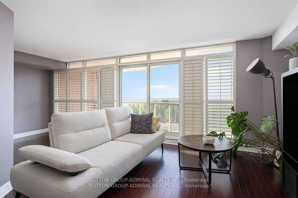 550 Queens Quay W #726, Toronto, ON M5V 3M8