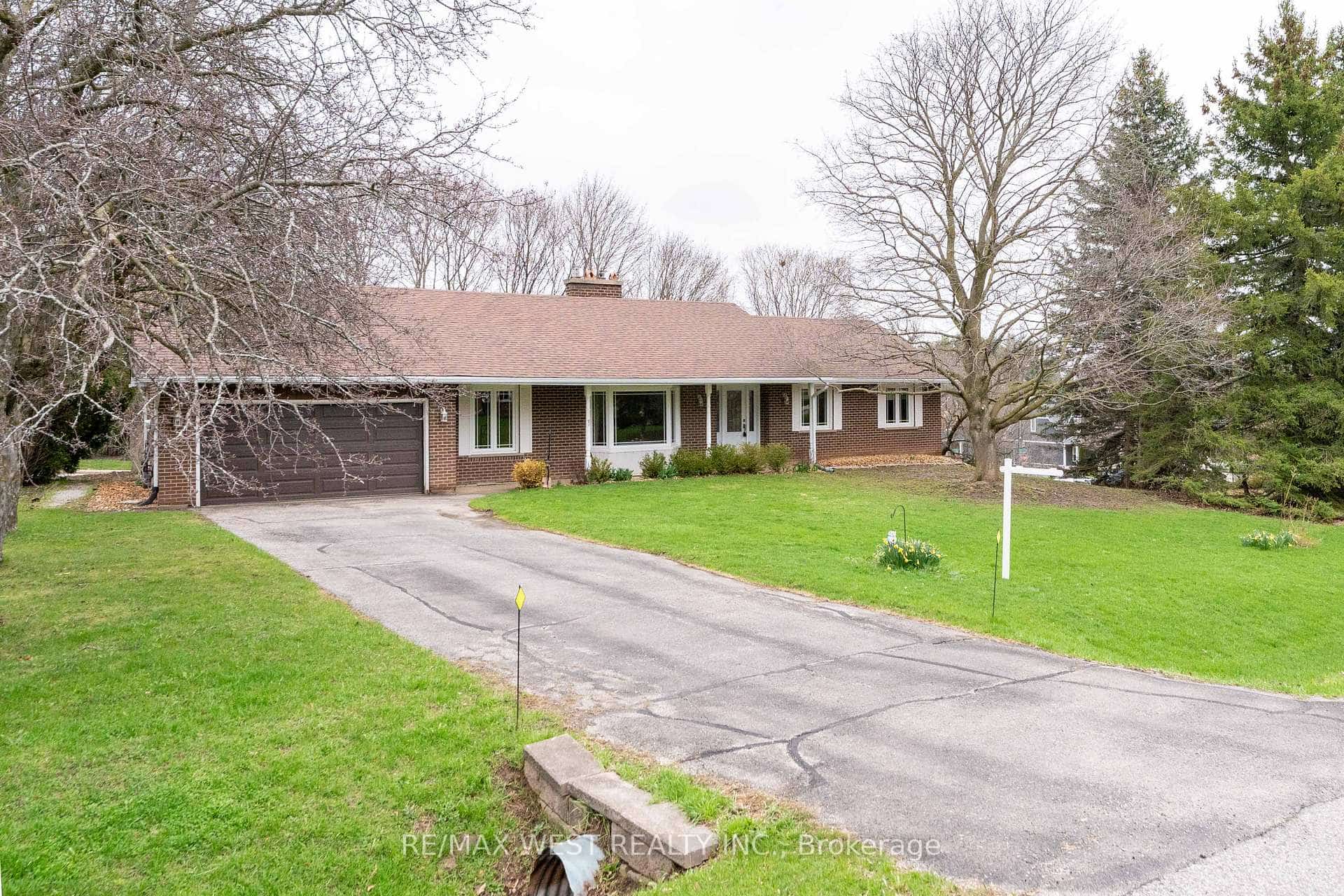 3 Field Crest Road, Caledon, ON L7C 1H4