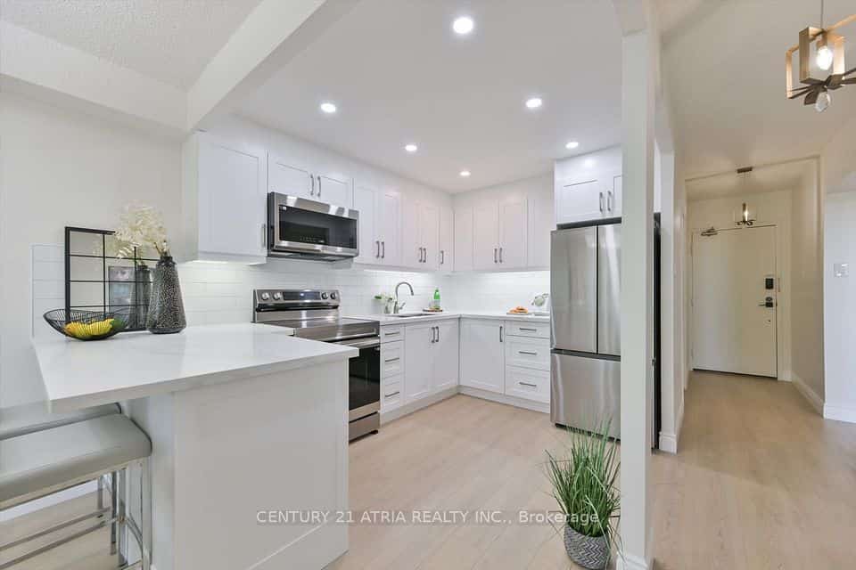 4101 Sheppard Avenue E #207, Toronto, ON M1S 3H3