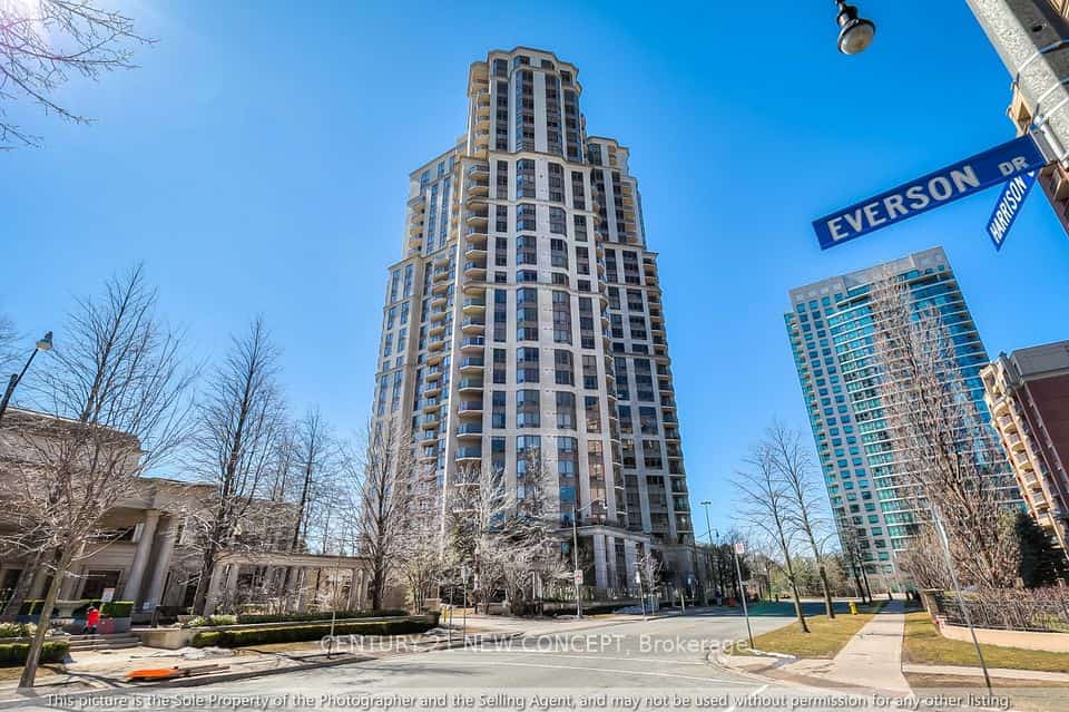 78 Harrison Garden Boulevard #204, Toronto, ON M2N 7E2