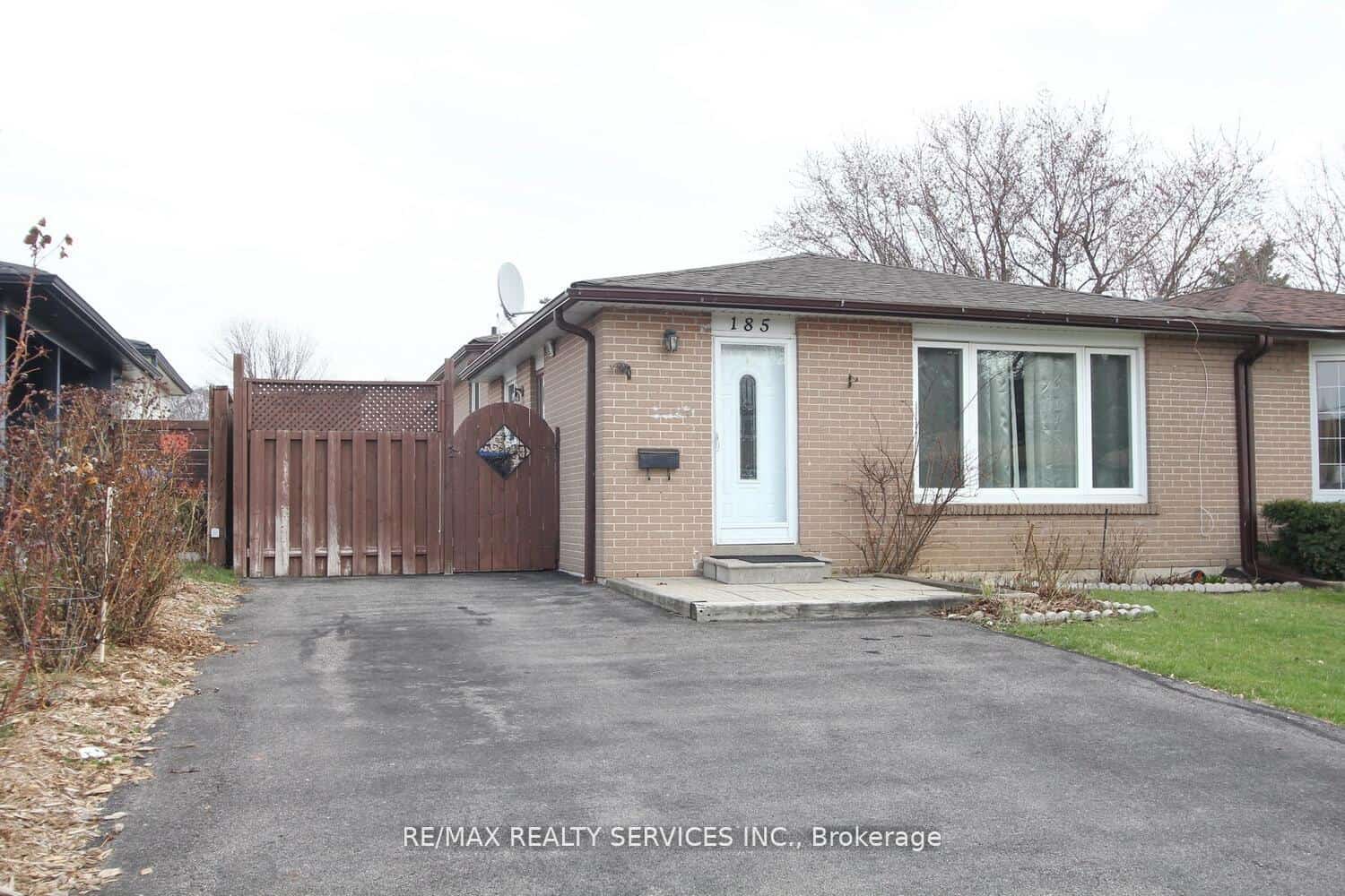185 Earnscliffe Circle, Brampton, ON L6T 2B6