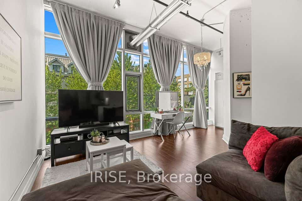 477 Richmond Street W #305, Toronto, ON M5V 3E7