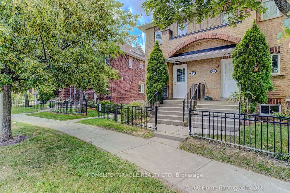 2 Hedge End Road #85, Toronto, ON M1B 5Z8