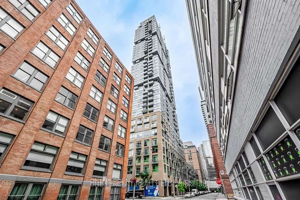 30 Nelson Street #426, Toronto, ON M5V 0H5