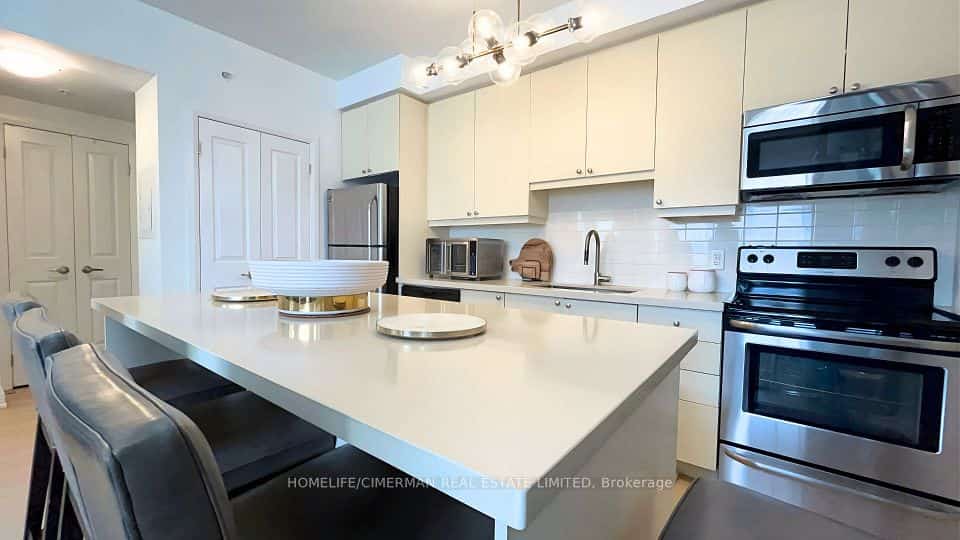 12 Woodstream Boulevard #118, Vaughan, ON L4L 8C3