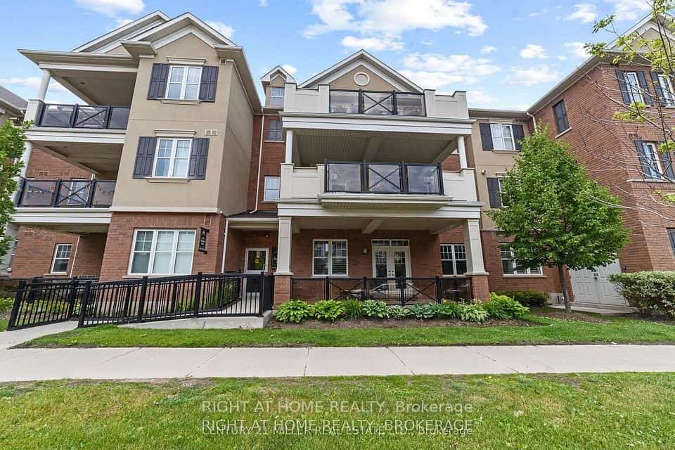 263 Georgian Drive #302, Oakville, ON L6H 6V1