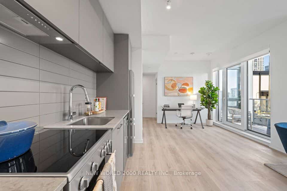 101 Roehampton Avenue #1613, Toronto, ON M4P 2W2
