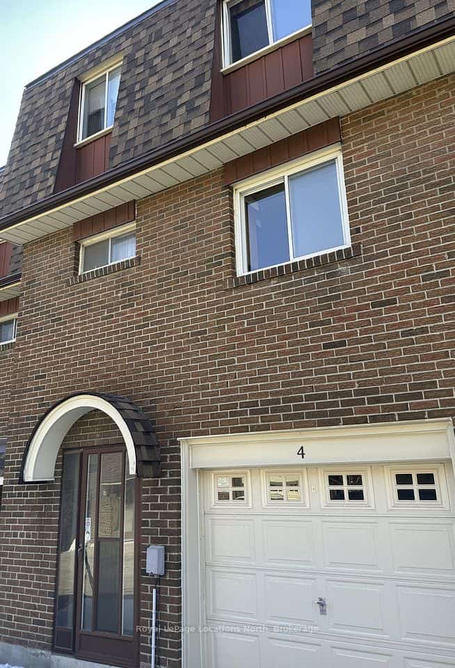 431 Military Trail #4, Toronto, ON M1E 4E8